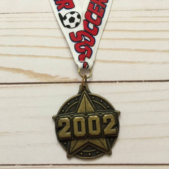 2002 Soccer Star Cut Medal Gold Tone Metal Ribbon Made in USA Crown Trophy - Picture 2 of 5